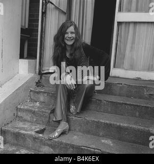 Janis Joplin cantante americana a Londra in una zona di Mayfair mews nel 1969 era dovuto a comparire alla Royal Albert Hall Lunedì 27 Aprile Foto Stock