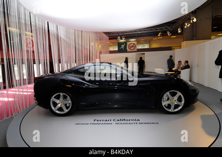 New Italian-design " Ferrari California' modello sul display durante la 'Mondial de l'Auto' 2008, un motor show di Parigi, Francia Foto Stock