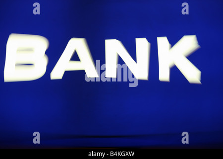 Immagine sfocata di una scritta al neon BANK Foto Stock