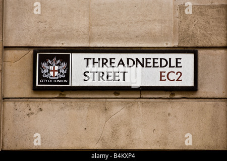 Cartello Threadneedle Street sulla parete esterna della Bank of England London. REGNO UNITO. Foto Stock