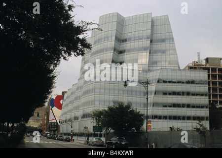 Architetto Frank Gehry's IAC World HQ, in Chelsea District di Manhattan a New York, da sud-ovest con alberi Foto Stock