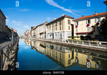 Il Naviglio Grande Canal nelle prime ore del mattino, Milano, Lombardia, Italia Foto Stock