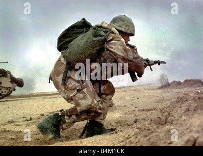 Il solo le fotografie che mostrano le truppe di terra in azione dieci anni fa nel deserto iracheno durante l'azione per liberare il Kuwait Mike Foto Stock