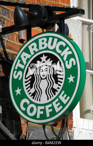 Starbucks Coffee segno, Thames Street, Windsor, Berkshire, Inghilterra, Regno Unito Foto Stock