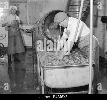 Polvere di carota rendendo a Bristol Circa 1930 Foto Stock