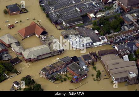 Una veduta aerea vicino a Uckfield in East Sussex sul fiume Ouse quale burst le sue banche dopo 14cm di pioggia caduta durante la notte nel Kent e Sussex settori Ottobre 2000 Foto Stock