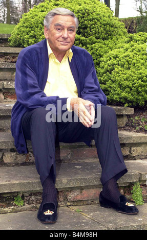 Bob Monkhouse Marzo 2002 comico presentatore TV e scrittore Foto Stock