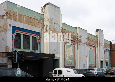 Abbandonata in stile Art Deco ex cinema Odeon St Albans UK. Ora ribattezzato come l'Odissea e in fase di restauro Foto Stock