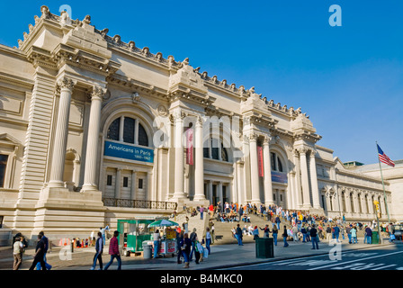 La città di New York, il Metropolitan Museum of Art. Ingresso principale esterno sulla Fifth Avenue. Foto Stock