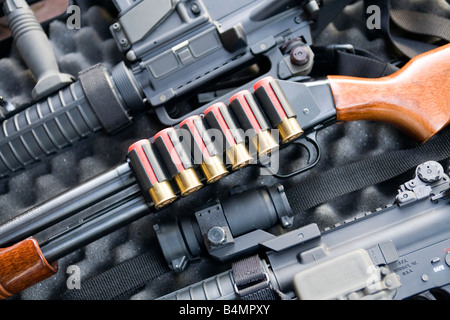 Una chiusura di un colpo di pistola e fucile. Foto Stock