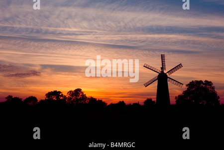 Sei sail Waltham Mulino a vento vicino a Grimsby Humberside north east Lincolnshire sunset sunrise Foto Stock