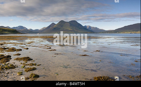 Vista da Inverarish, Isola di Raasay verso le montagne Cuillin sull'Isola di Skye Foto Stock