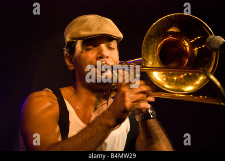 Trombonista di spaghetti Swing del 2008 a Henley Festival Foto Stock