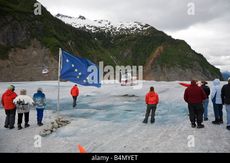 I visitatori prendere in elicottero al top di Mendenhall Glacier vicino a Juneau Alaska Foto Stock