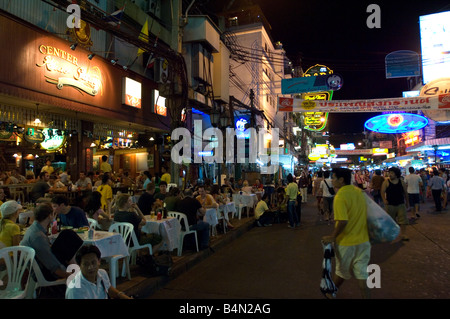 Ristoranti all'aperto lungo Thanon Khao San Foto Stock