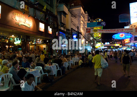 Ristoranti all'aperto lungo Thanon Khao San Foto Stock