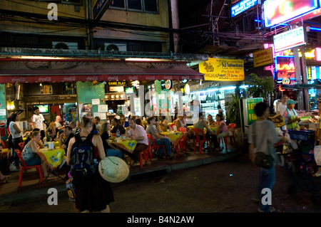 Ristoranti all'aperto lungo Thanon Khao San Foto Stock