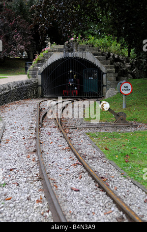 In miniatura della linea ferroviaria a Buxton pavilion gardens Foto Stock