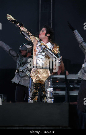 Michael Jackson cantante Dicembre 1997 canti sul palco Foto Stock