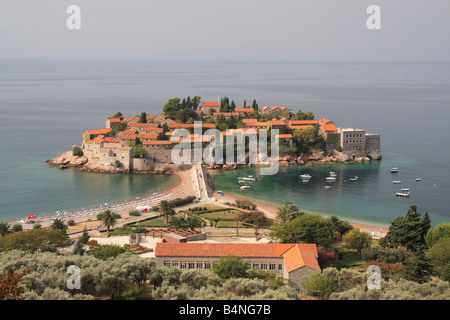 Isola di Sveti Stefan convertito in hotel di lusso, Montenegro Foto Stock