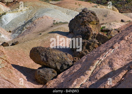 Rocce vulcaniche nell'Last Chance Canyon al Red Rock Canyon state Park tra le città di Ridgecrest Mojave nelle montagne di El Paso California USA Foto Stock