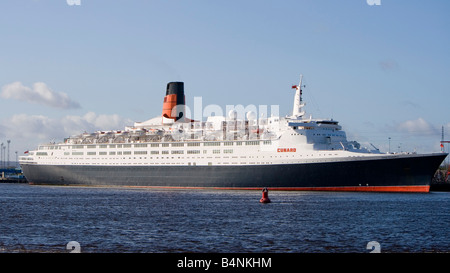 Il QE2 attraccata a North Shields sul fiume Tyne sul suo tour d'addio del Regno Unito. Foto Stock