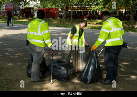 Pulitori di strada che lavorano in Hyde Park, Londra, Regno Unito. Foto Stock