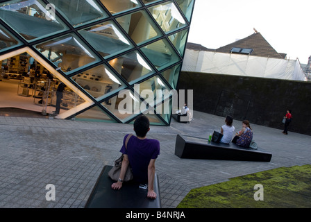 Prada store in Aoyama Tokyo progettato da Herzog DeMeuron Foto Stock