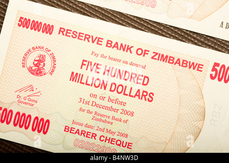 Cinquecento milioni di dollaro dello Zimbabwe banconota Foto Stock