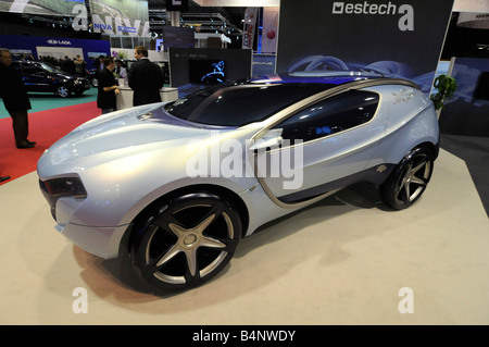 Un nuovo ed elegante design argento auto sul display durante la 'Mondial de l'Auto' 2008, un motore grande show tenutosi a Parigi, Francia Foto Stock