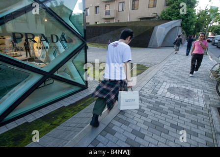 Prada store in Aoyama Tokyo progettato da Herzog DeMeuron Foto Stock