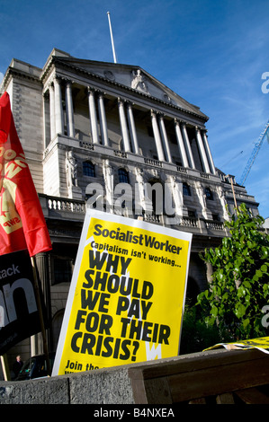 UK anti-capitalista dimostrazione al di fuori della Banca d'Inghilterra HQ durante la crisi finanziaria che ha colpito la città,Londra.Photo Julio Etchart Foto Stock