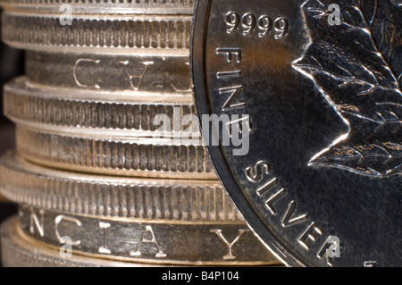 Argento puro monete. Bullion .999. Canadian Maple Leaf Foto Stock