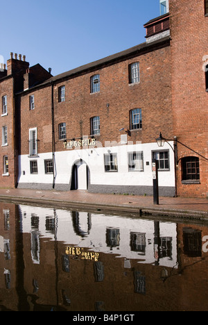 "Tocca & spile' public house in 'Gas Street Basin' accanto al canale Foto Stock