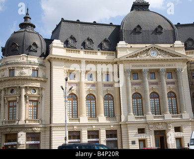 Bucharest Romania Europa UE La Biblioteca Centrale Università è ricca di un neo-barocco edificio in centro città progettato dall architetto francese Paul Gottereau Foto Stock