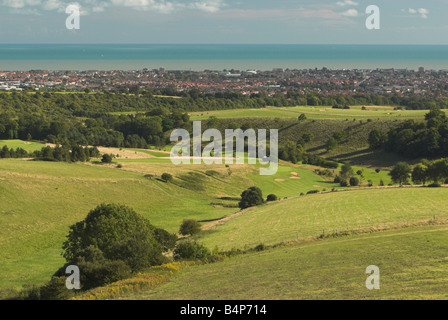 Guardando oltre Worthing Golf a Worthing town e il Canale della Manica. Foto Stock