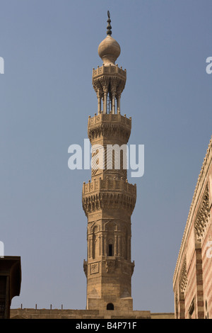 Minareto della moschea di al-Mu'ayyad sulla sommità del Bab Zuwaila, Il Cairo, Egitto Foto Stock