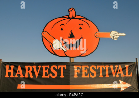 'Smiley Face' profonda arancione zucca come segno Foto Stock