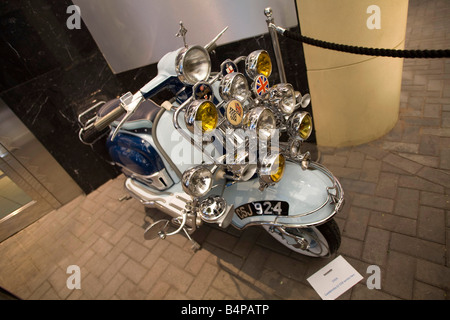 Visualizzazione di scooter vintage 1959 Lambretta LI 150 serie 2 , Londra Millennium Dome. 77516 orizzontale Londra-O2 Foto Stock