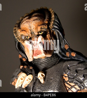 Alien minacciosa figura formano il film Predator Foto Stock