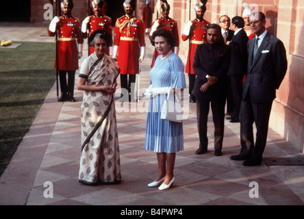 Queen Elizabeth con Indira Gandhi e il Principe Filippo durante il Royal tour dell India Foto Stock