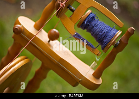 Vista ravvicinata di attrezzature utilizzate per la lavorazione di filo di alpaca Foto Stock