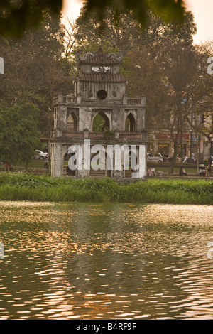 Torre di tartaruga Hoam Kiem Lake Hanoi Vietnam Foto Stock