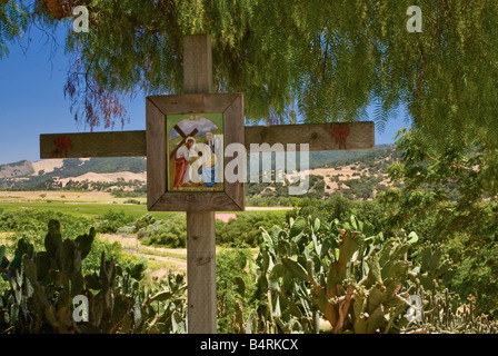 Via della Croce Stazione presso la missione di Santa Ines vicino Solvang California USA Foto Stock