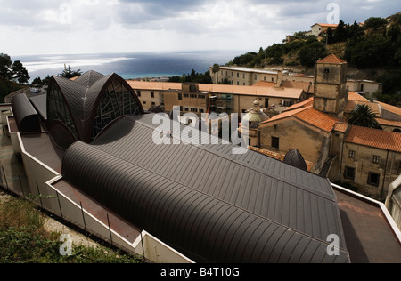 Scorcio Basilica Nuova e Antica Basilica di San Francesco da Paola Santuario (XV) Paola Calabria Italia Foto Stock