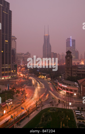 Cina, Shanghai, città vista dal Parco Renmin e West Nanjing Road Foto Stock