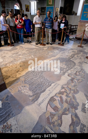 Mosaico della mappa della Terra Santa, di San Giorgio e Chiesa Greco Ortodossa, Madaba, Giordania Foto Stock