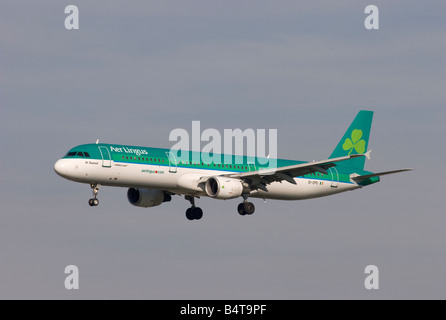 Aer Lingus Airbus A321-211 in atterraggio a Londra Heathrow Foto Stock