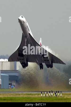 Aria aereo Concorde prova di volo luglio 2001 la British Airways Concorde prende il largo per la prima volta dopo il crash di Parigi lo scorso anno di volo da Heathrow Foto Stock