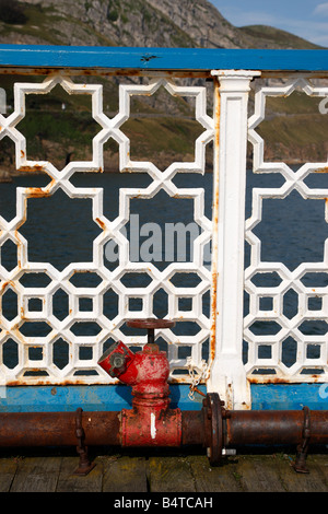 Idrante di fuoco sul Llandudno Pier costruito nel 1878 una grade 2 listed building north shore llandudno conway clwyd north Wales UK Foto Stock